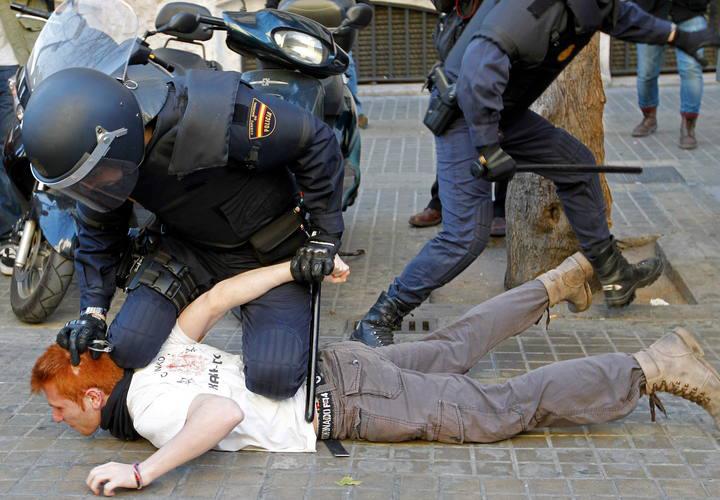 Violencia en protestas IES Lluís Vives