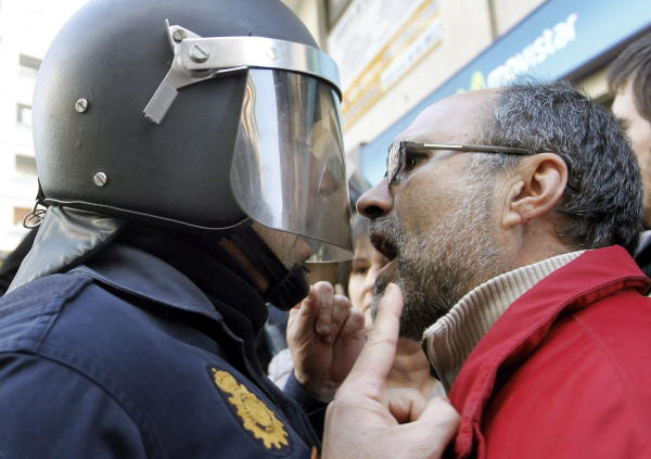 Brutalidad policial en Valencia (20/02/2012) #IES Lluís Vives